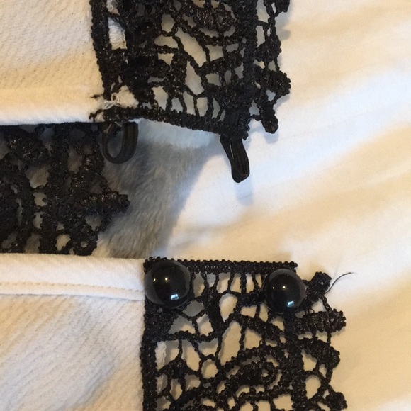 Black and White High Neck Top - Picture 4 of 4